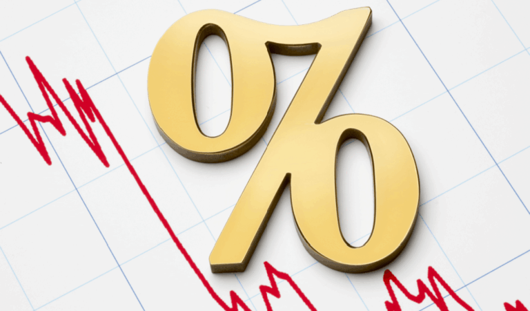 Falling interest rates, large gold percent sign above a white graph with a red line showing decreasing rates